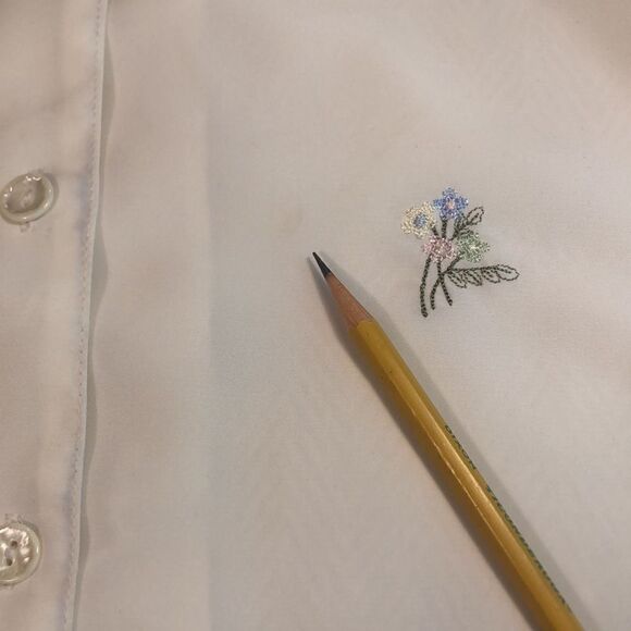 VINTAGE CREAM buttton down dressy blouse Pit to Pit ~ 22 1/2” SO PRETTY - Picture 14 of 14